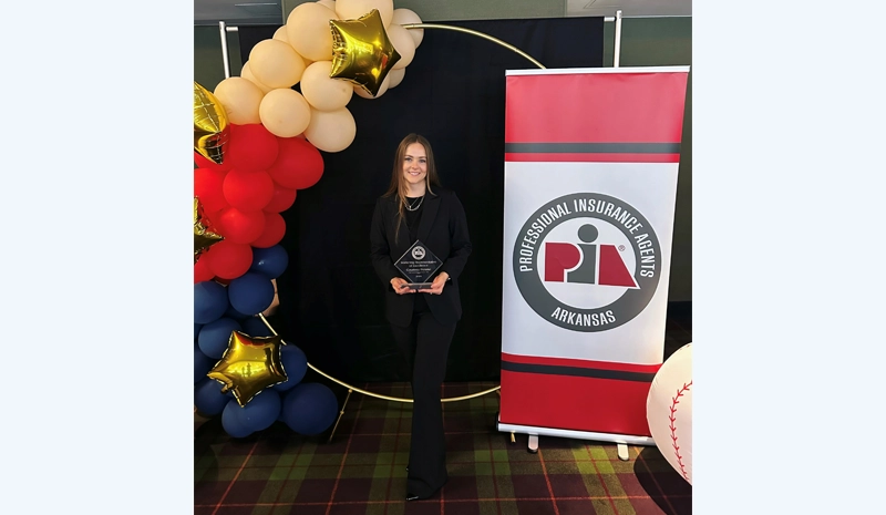 Courtney Fenske, Acuity’s Arkansas Territory Director, receives the Marketing Representative of Excellence Award from the Professional Insurance Agents (PIA) of Arkansas.