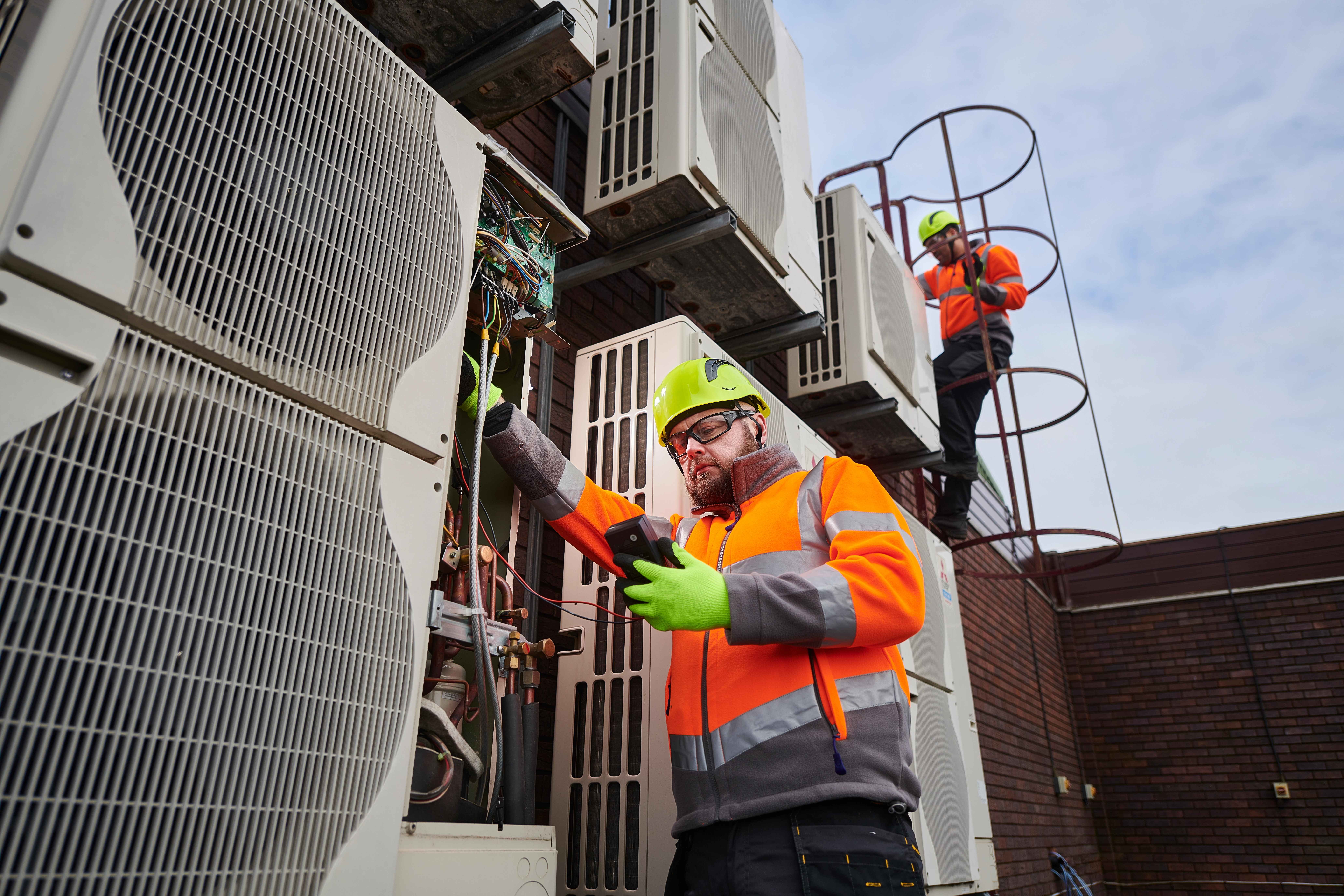airconditioning engineers servicing